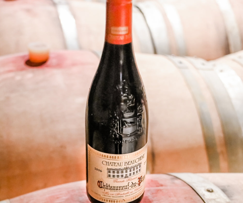 vue d'une bouteille AOP Châteauneuf-du-Pape du Château Beauchêne